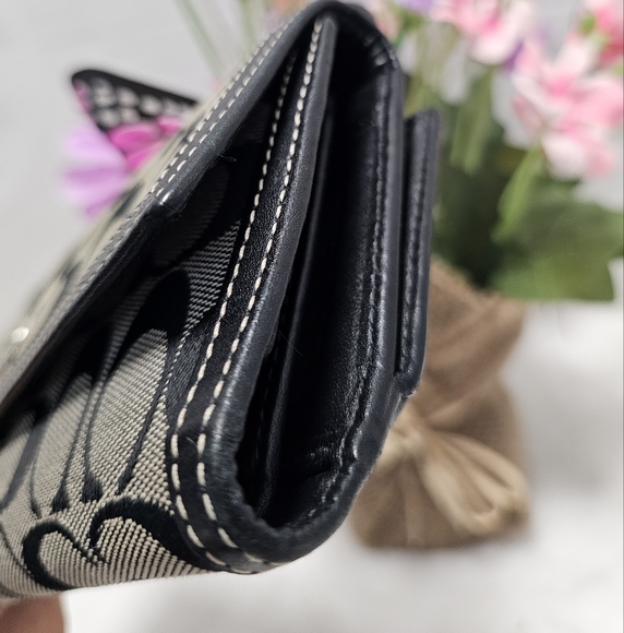 💥EUC Coach Signature Large Checkbook Wallet, Black/Gray, Canvas/Leather, - Picture 5 of 8